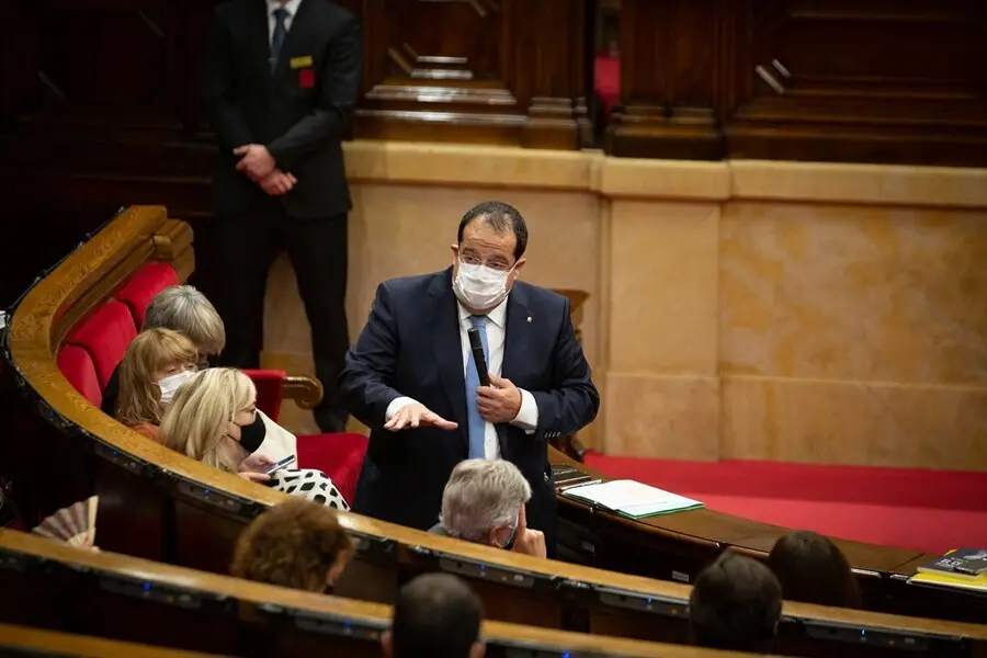 Archivo - El conseller de Interior de la Generalitat, Joan Ignasi Elena, interviene durante una sesi&oacute;n plenaria en el Parlament de Catalunya, a 21 de julio de 2021, en una imagen de archivo