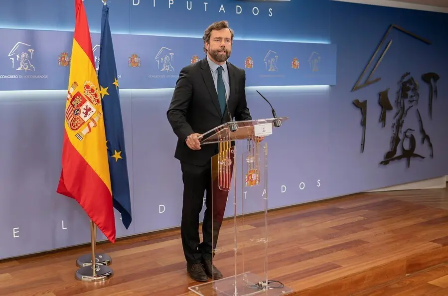 Archivo - El portavoz parlamentario de Vox, Iv&aacute;n Espinosa de los Monteros, interviene en una rueda de prensa de Portavoces