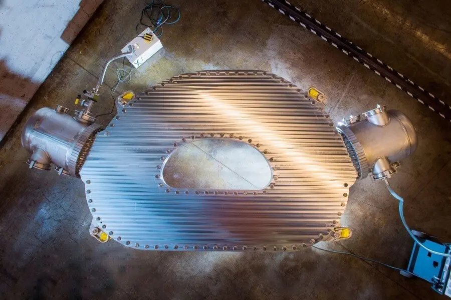 Aspecto del im&aacute;n superconductor de alta temperatura de gran calibre y escala completa,