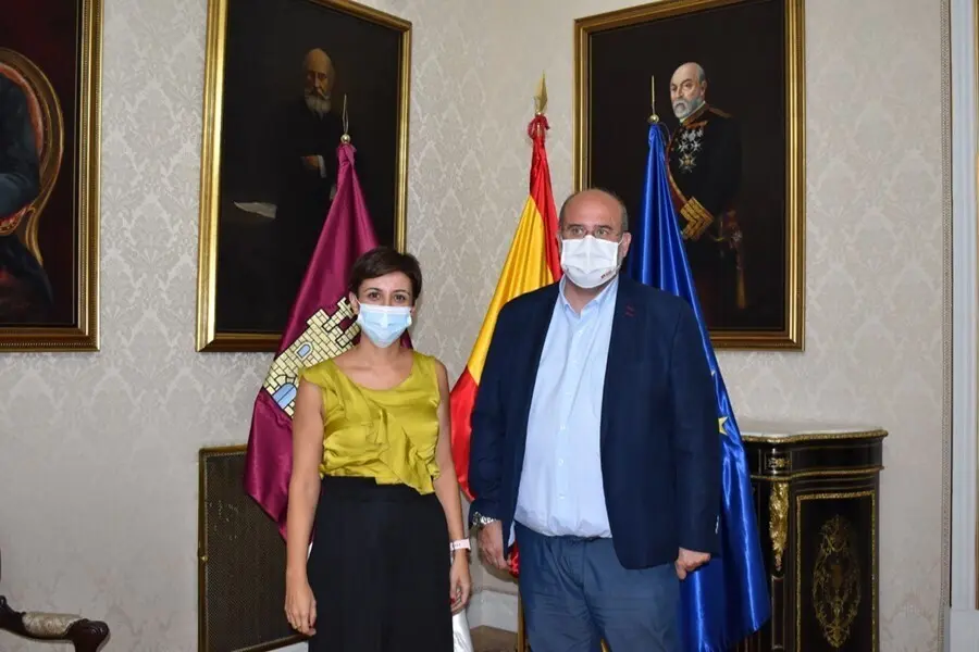 La ministra de Pol&iacute;tica Territorial, Isabel Rodr&iacute;guez, y el vicepresidente de Castilla-La Mancha, Jos&eacute; Luis Mart&iacute;nez Guijarro,