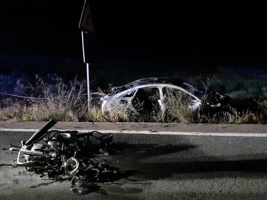 Veh&iacute;culos calcinados implicados en un accidente de tr&aacute;fico
