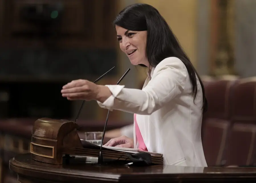 Archivo - La secretaria general del Grupo Parlamentario Vox en el Congreso, Macarena Olona, interviene en una sesi&oacute;n plenaria en el Congreso 