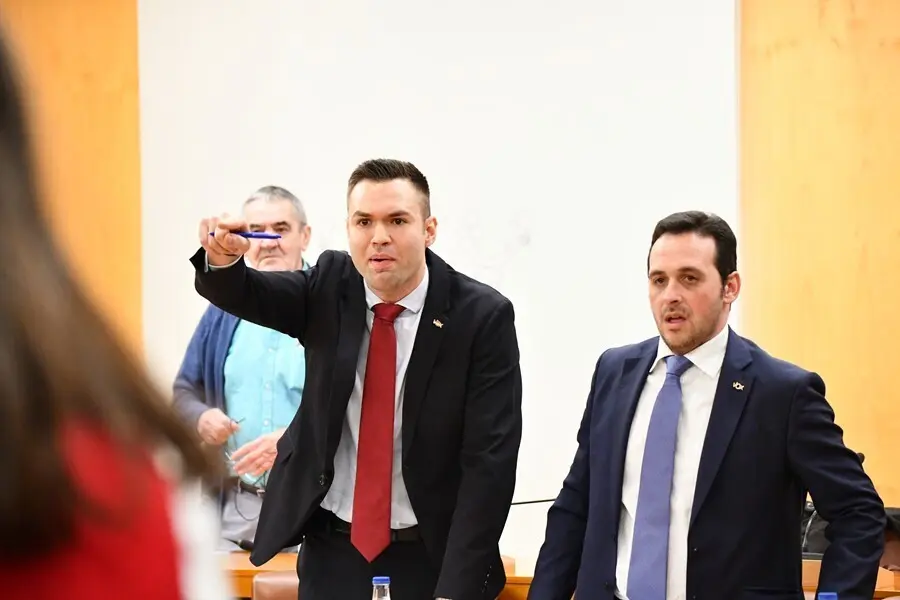 Archivo - Imagen de archivo de Carlos Verdejo, de Vox en Ceuta, durante una sesi&oacute;n de la Asamblea de Ceuta en enero de 2020