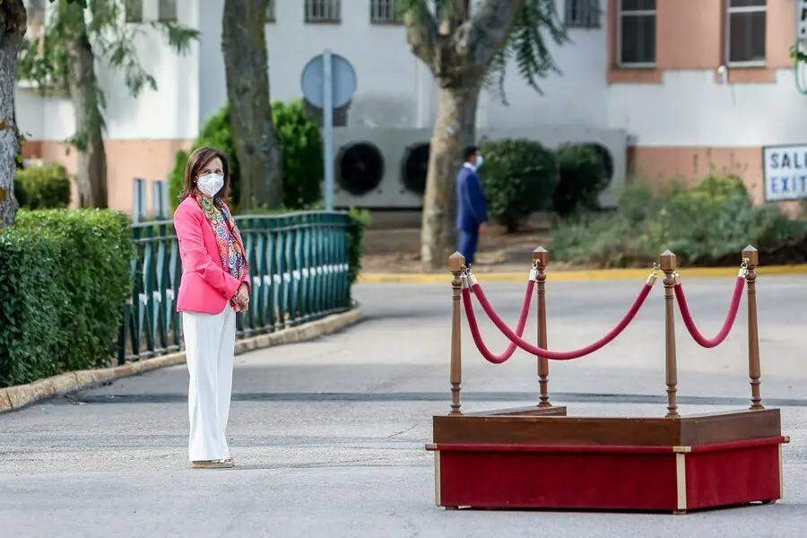 La ministra de Defensa, Margarita Robles, este jueves a su llegada al mando de operaciones (MOPS), en la base de Retamares de Pozuelo de Alarc&oacute;n