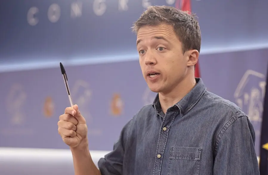 Archivo - El l&iacute;der de M&aacute;s Pa&iacute;s, &Iacute;&ntilde;igo Errej&oacute;n, interviene en una rueda de prensa anterior a una Junta de Portavoces, a 15 de junio de 2021, en la Sala Constitucional del Congreso de los Diputados, a 15 de junio de 2021, en Madrid, (Espa&ntilde;a).
