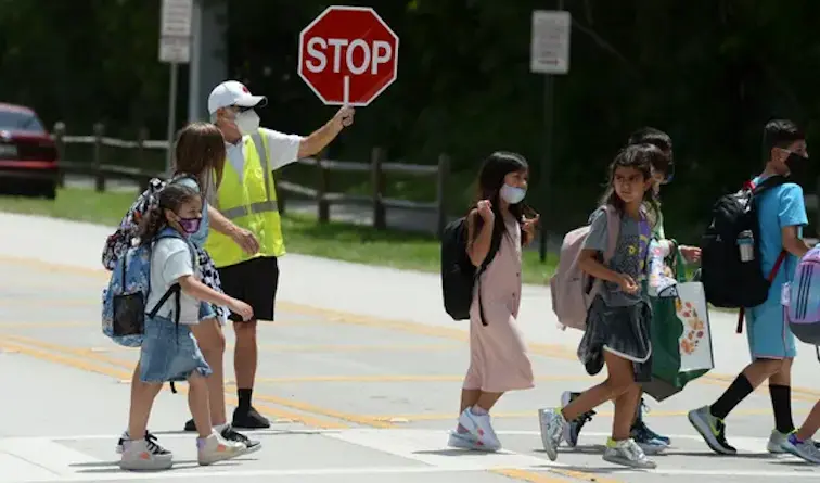 La tasa semanal de infecciones entre los ni&ntilde;os a finales de agosto fue m&aacute;s alta que en cualquier otro momento desde que comenz&oacute; la pandemia. Fotograf&iacute;a: Larry Marano/Rex/Shutterstock