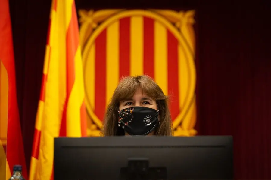 Archivo - La presidenta del Parlament, Laura Borr&agrave;s, interviene durante un Pleno en el Parlament de Catalunya, a 22 de julio de 2021, en Barcelona, Catalunya (Espa&ntilde;a). La sesi&oacute;n de hoy es una continuaci&oacute;n de las de ayer y el martes 20. En el pleno de este