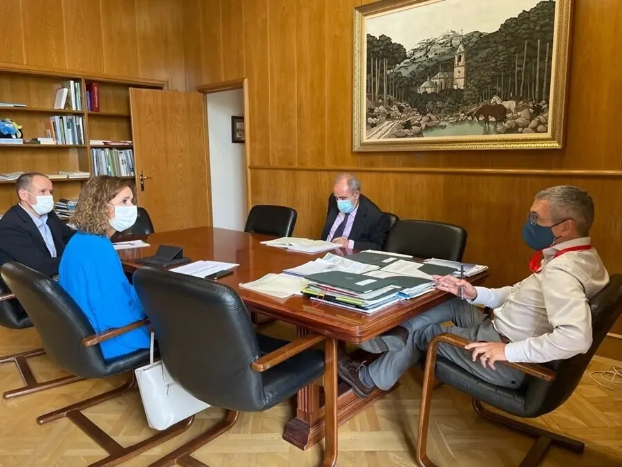 Olga Garc&iacute;a en la reuni&oacute;n con Hugo Mor&aacute;n.