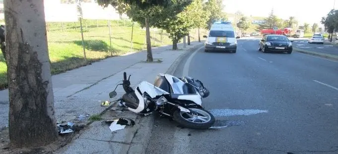Archivo - Imagen de archivo de un accidente de moto