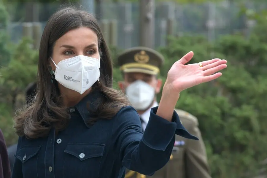 Archivo - La Reina Letizia a la llegada al acto de presentaci&oacute;n del informe &ldquo;Grupo de trabajo sobre el papel de la mujer en la internacionalizaci&oacute;n de la econom&iacute;a espa&ntilde;ola&rdquo;, en Madrid (Espa&ntilde;a), a 16 de abril de 2021.