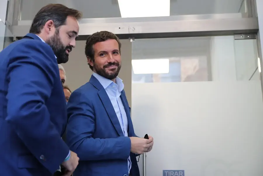 El presidente del PP de Castilla-La Mancha, Paco N&uacute;&ntilde;ez, y el presidente del Partido Popular, Pablo Casado, en la inauguraci&oacute;n de la nueva sede del PP de Castilla-La Mancha, a 10 de septiembre de 2021, en Toledo, Castilla-La Mancha (Espa&ntilde;a). 