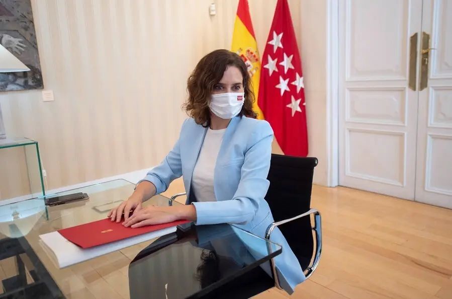 La presidenta de la Comunidad de Madrid, Isabel D&iacute;az Ayuso, en la sede del Gobierno regional, a 6 de septiembre de 2021, en Madrid, (Espa&ntilde;a). La presidenta madrile&ntilde;a mantiene este lunes una nueva ronda de reuniones con los portavoces parlamentarios de la 