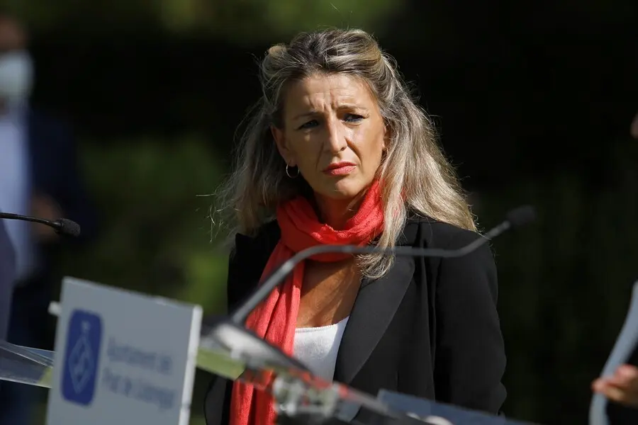 La vicepresidenta segunda y ministra de Trabajo y Econom&iacute;a Social, Yolanda D&iacute;az, durante su visita al espacio protegido de la Ricarda, en El Prat de Llobregat, a 9 de septiembre de 2021, en Barcelona, Catalu&ntilde;a (Espa&ntilde;a). 