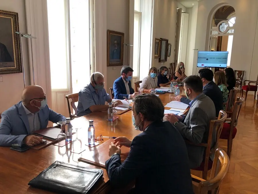 El consejero de Agua, Agricultura, Ganader&iacute;a, Pesca y Medio Ambiente, Antonio Luengo, preside la reuni&oacute;n del Foro Interadministrativo del Mar Menor en el Ayuntamiento de Cartagena