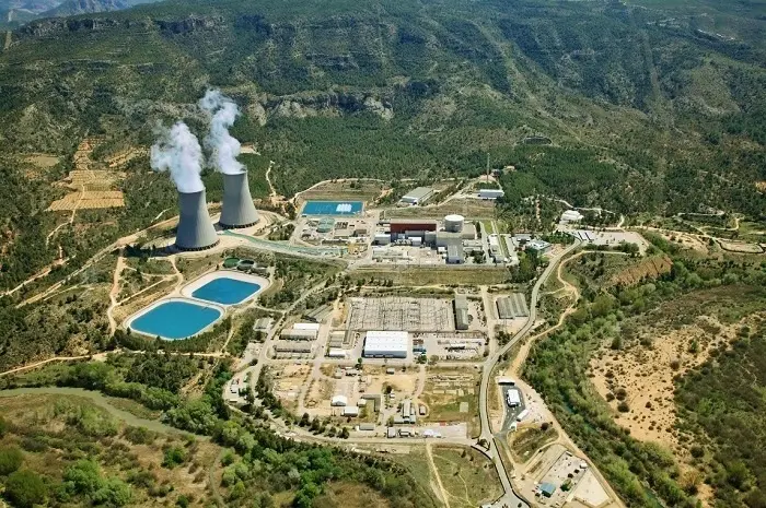 Archivo - Vista a&eacute;rea de la central nuclear de Cofrentes (Valencia).