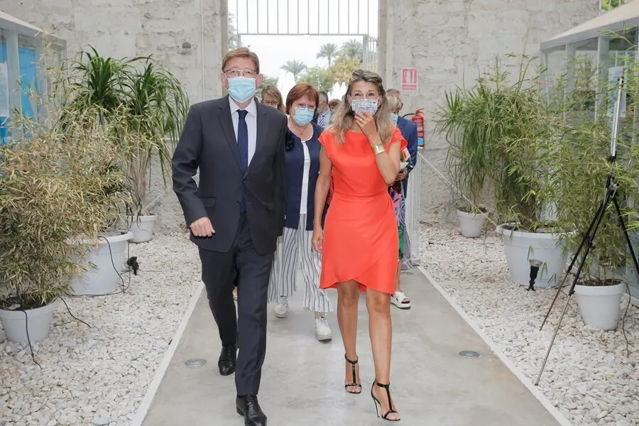 El president de la Generalitat valenciana, Ximo Puig, recibe a la vicepresidenta segunda y ministra de Trabajo y Econom&iacute;a Social  Yolanda D&iacute;az, antes de su reuni&oacute;n en el Sede Casa Mediterr&aacute;neo, 