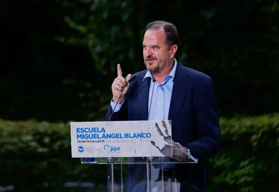 Archivo - El presidente del PP vasco, Carlos Iturgaiz, durante la clausura de la Escuela de Verano Miguel &Aacute;ngel Blanco, a 11 de julio de 2021, en Ermua, Euskadi (Espa&ntilde;a). 