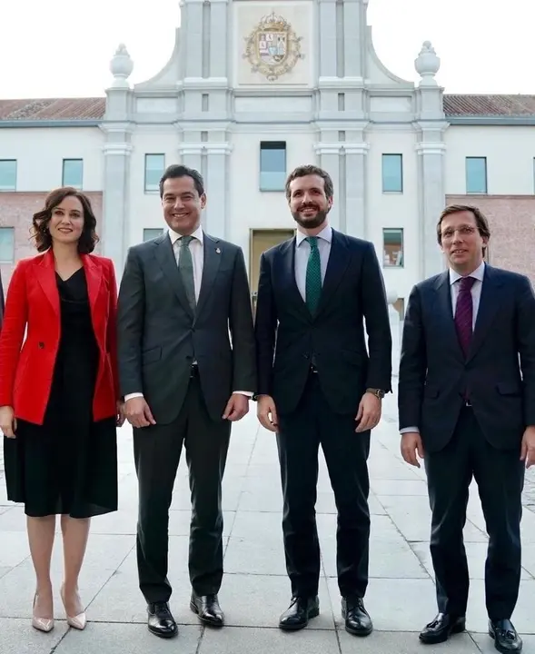 Archivo - La presidenta de la Comunidad de Madrid, Isabel Ayuso, el presidente de la Junta de Andaluc&iacute;a, Juanma Moreno, el presidente del PP, Pablo Casado, y el alcalde de Madrid, Jos&eacute; Luis Mart&iacute;nez Almeida, en el D&iacute;a de Andaluc&iacute;a en Madrid (Foto de archi