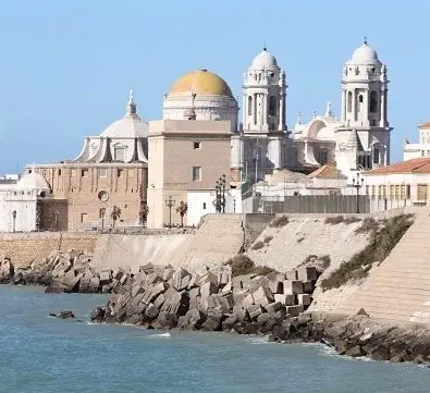 Archivo - Vista de la muralla del Campo del Sur