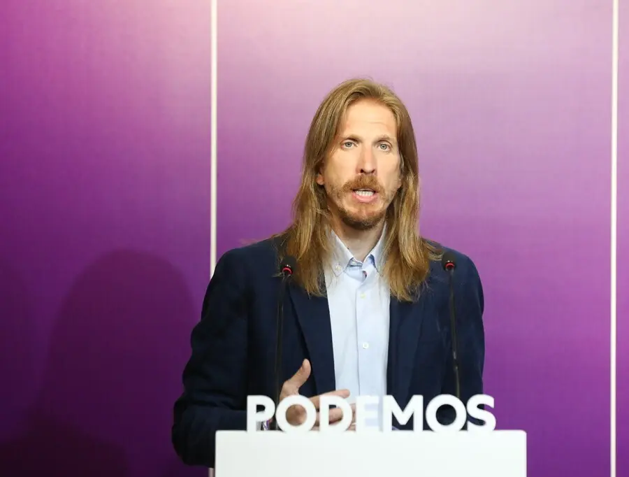 El coportavoz de Podemos y coordinador de la formaci&oacute;n en Castilla y Le&oacute;n, Pablo Fern&aacute;ndez, ofrece una rueda de prensa en la sede del partido, a 13 de septiembre de 2021, en Madrid (Espa&ntilde;a). Durante su comparecencia han anunciado que Podemos presentar&aacute; un