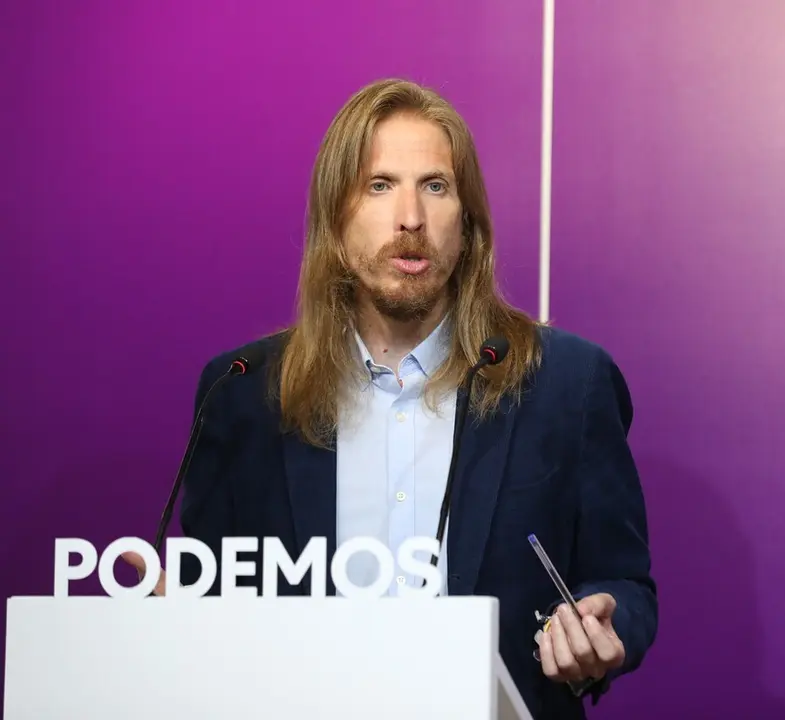 El coportavoz de Podemos y coordinador de la formaci&oacute;n en Castilla y Le&oacute;n, Pablo Fern&aacute;ndez, ofrece una rueda de prensa en la sede del partido, a 13 de septiembre de 2021, en Madrid (Espa&ntilde;a). 