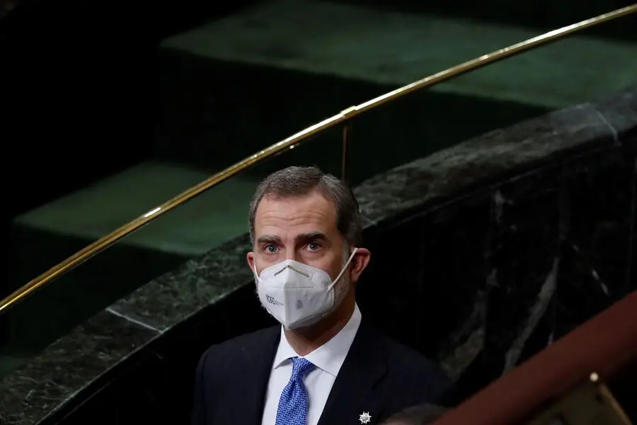 Archivo - El rey Felipe VI durante una visita al hemiciclo del Congreso de los Diputados.