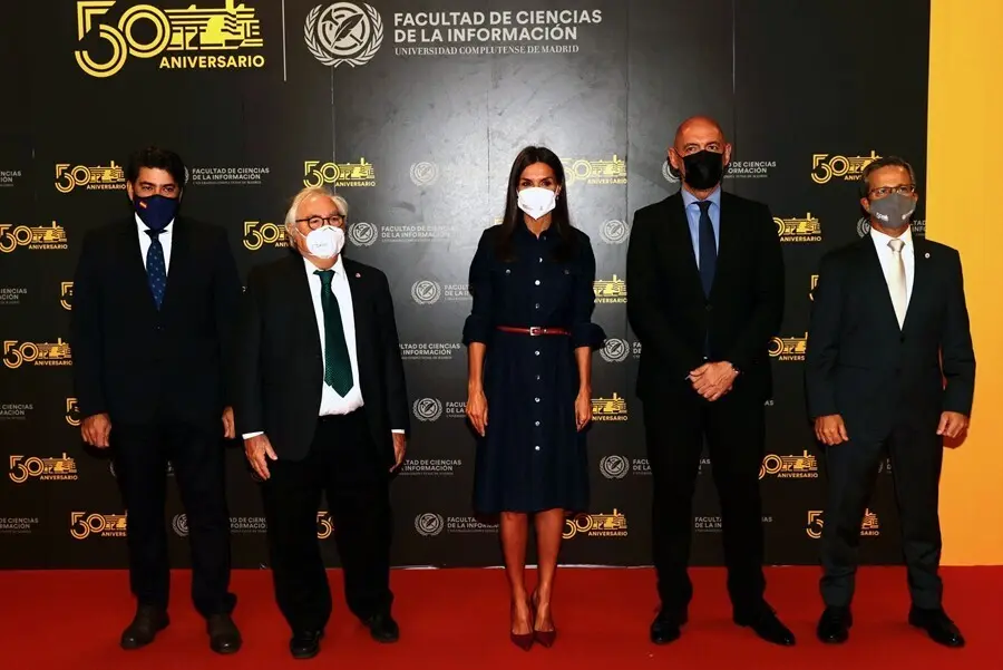 La Reina Letizia durante el acto en la Facultad de Ciencias de la Informaci&oacute;n en el que ha sido nombrada Alumna UCM de Honorpol