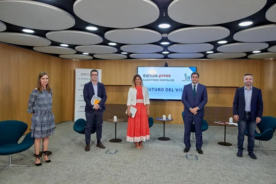 (I-D) La redactora jefe de Sociedad de Europa Press, Mar&iacute;a Pin; el profesor Asociado de la Universidad Carlos III, y economista de la Salud, Jorge Mestre; la directora General de Inspecci&oacute;n Sanitaria de la Comunidad de Madrid, Elena Mantilla; el diputado 