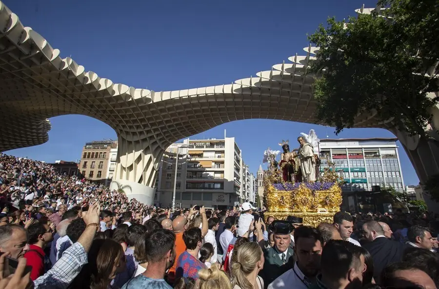 Archivo - Procesi&oacute;n de la Hermandad de San Benito durante un Martes Santo
