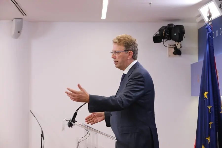 El portavoz parlamentario del PDeCAT, Ferr&aacute;n Bel, ofrece una rueda de prensa en el Congreso 