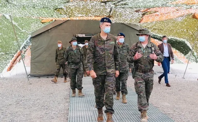 El Rey Felipe asiste a unas maniobras de la Divisi&oacute;n 'Castillejos', en el cuartel Sancho Ram&iacute;rez de Huesca.