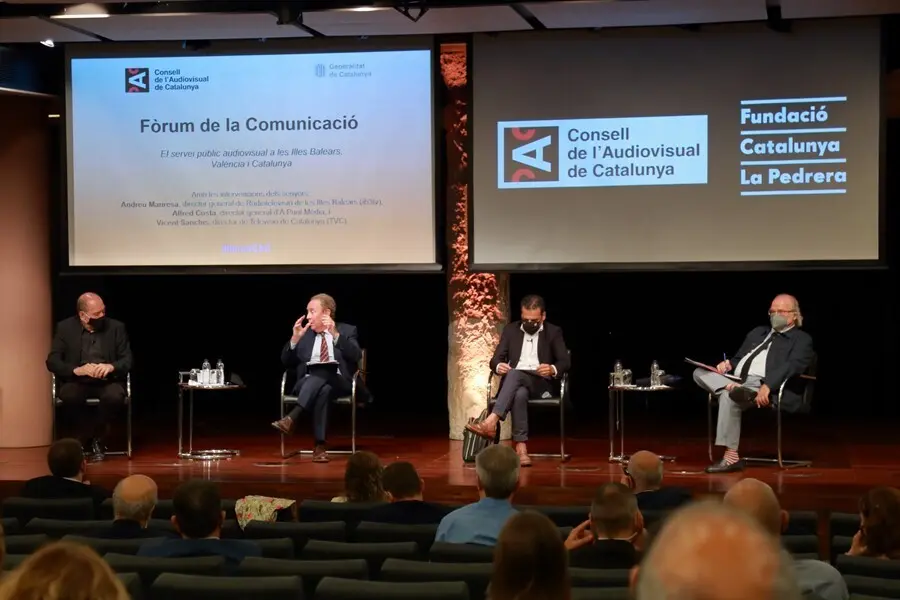Sesi&oacute;n 'El servei p&uacute;blic audiovisual a les Illes Balears, Val&egrave;ncia i Catalunya' del F&ograve;rum de la Comunicaci&oacute; del CAC, con el director de TVC, Vicent Sanchis, el director general de IB3, Andreu Manresa, y el de &Agrave; Punt Media, Alfred Costa