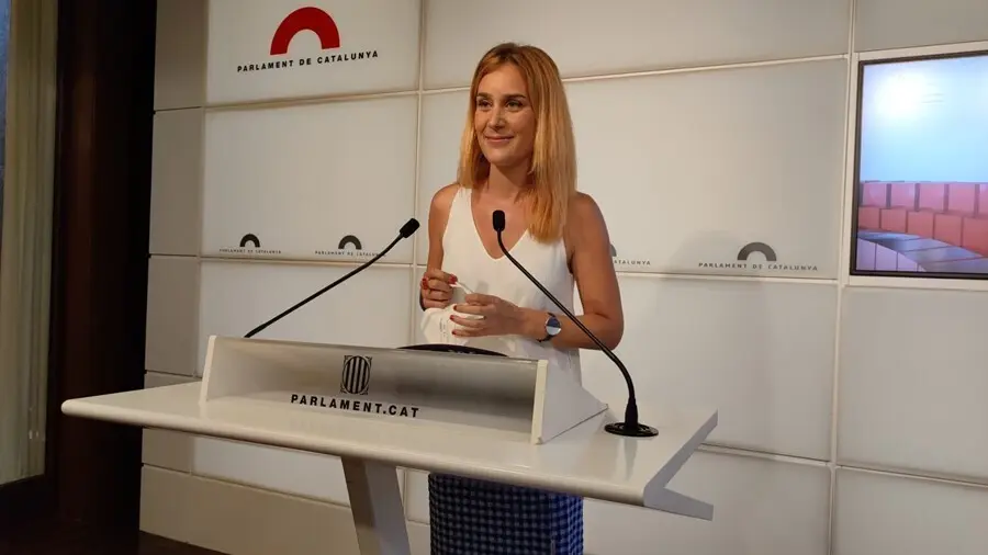 La l&iacute;der de los comuns en el Parlament, J&eacute;ssica Albiach, en rueda de prensa