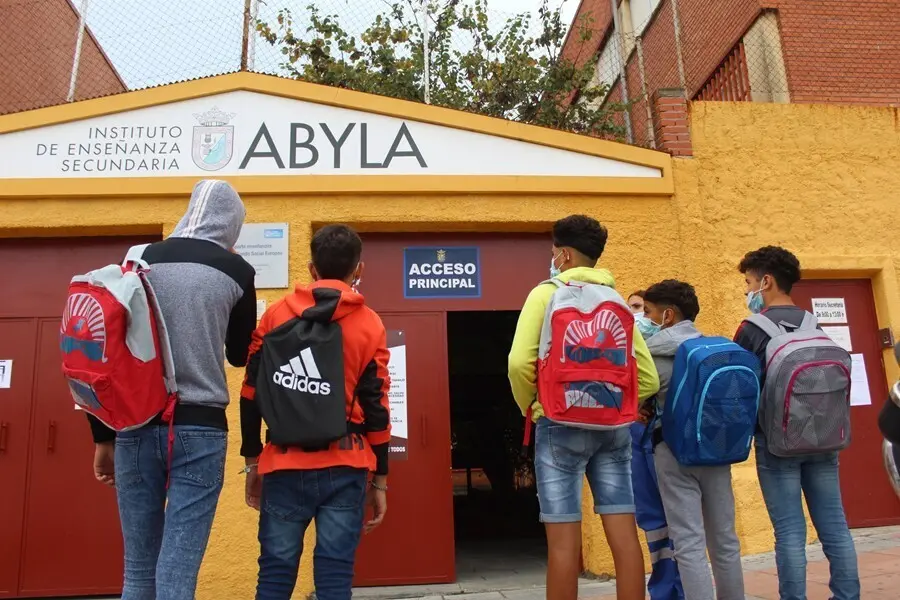 Los menores migrantes en su primer d&iacute;a de clase