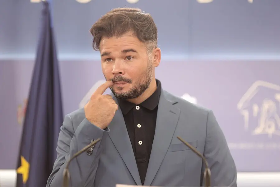 El portavoz parlamentario de la ERC, Gabriel Rufi&aacute;n, ofrece una rueda anterior a la celebraci&oacute;n de la Junta de Portavoces en el Congreso de los Diputados, a 14 de septiembre, en Madrid (Espa&ntilde;a).