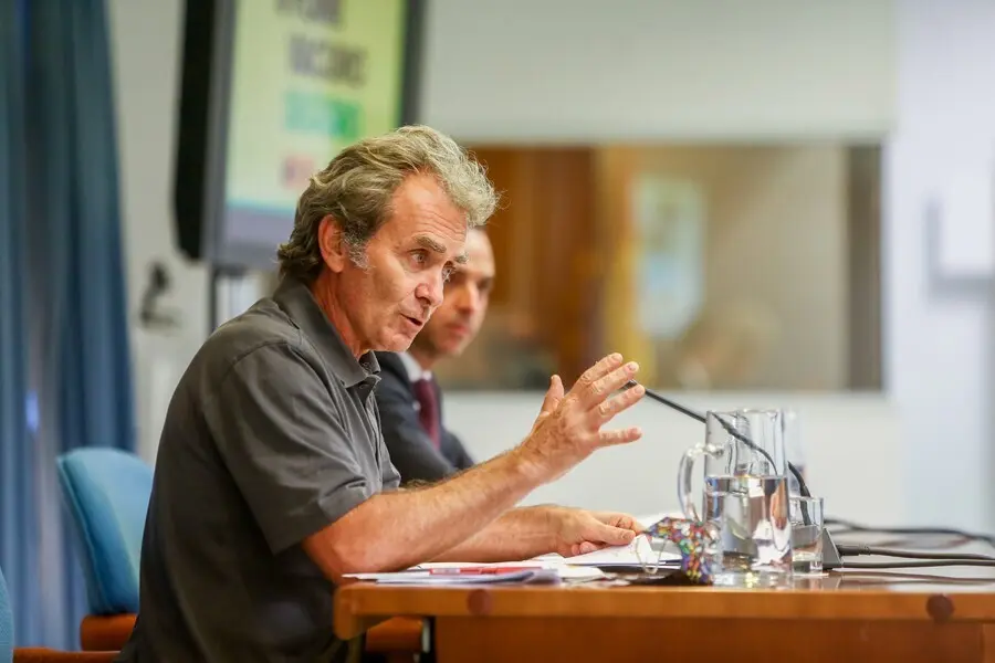 Archivo - El director del Centro de Coordinaci&oacute;n de Alertas y Emergencias Sanitarias, Fernando Sim&oacute;n.