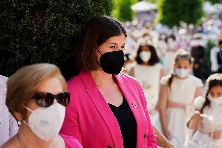 Archivo - La alcaldesa de M&oacute;stoles, Noelia Posse, participa en la procesi&oacute;n del Corpus Christi, a 6 de junio de 2021, en M&oacute;stoles