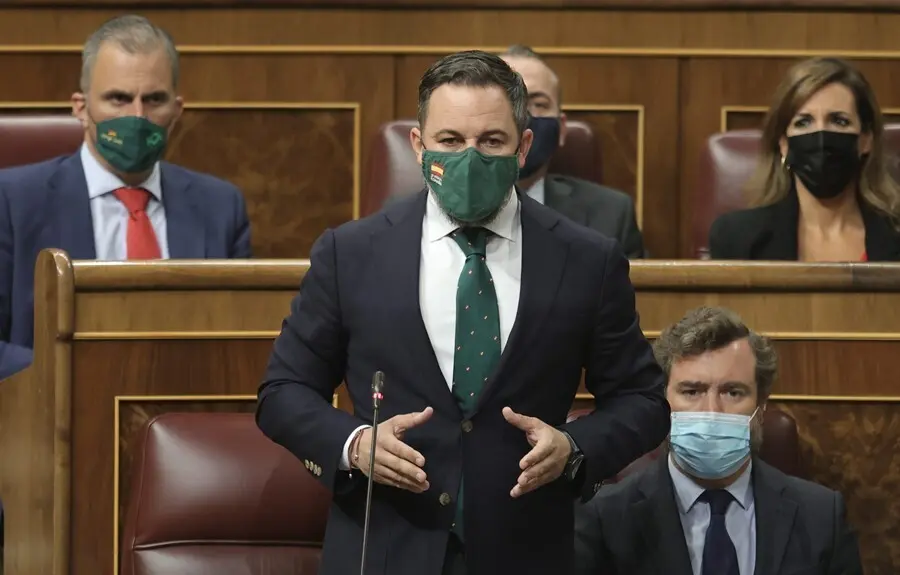 El l&iacute;der de Vox, Santiago Abascal, interviene en una sesi&oacute;n de control al Gobierno en el Congreso