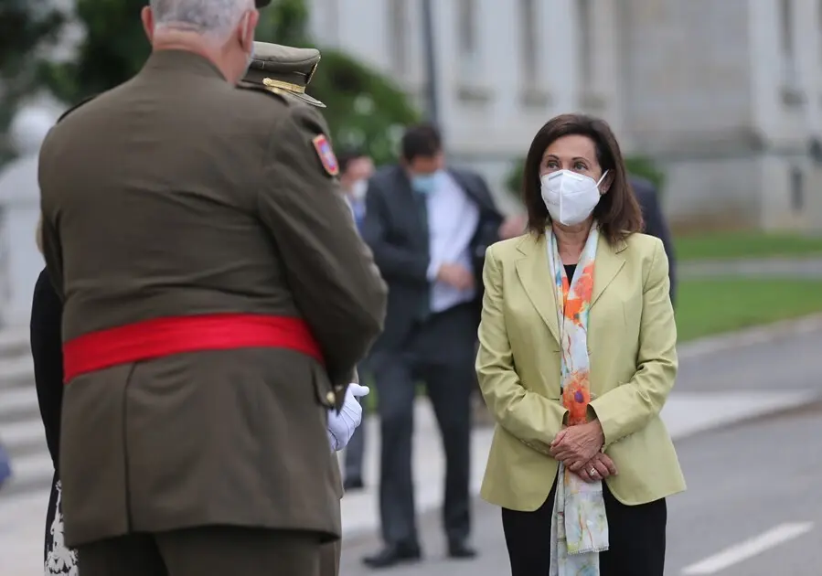 La ministra de Defensa Margarita Robles a su llegada a la inauguraci&oacute;n del curso acad&eacute;mico 2021-2022 en la Academia de Infanter&iacute;a de Toledo.