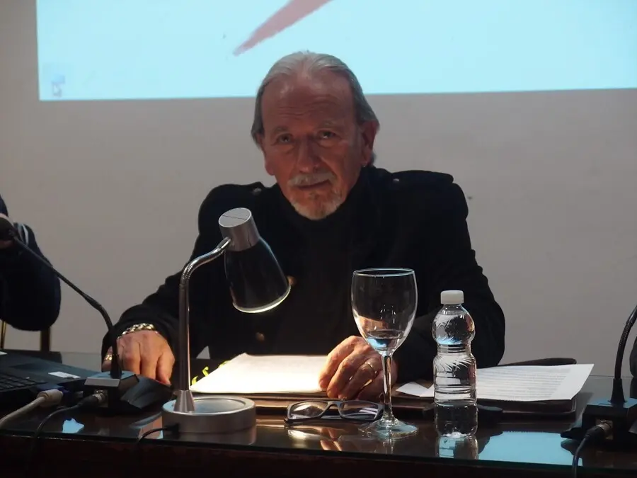El pintor &Aacute;lex Alemany en una imagen de archivo durante una conferencia en el Ateneo Mercantil de Val&egrave;ncia
