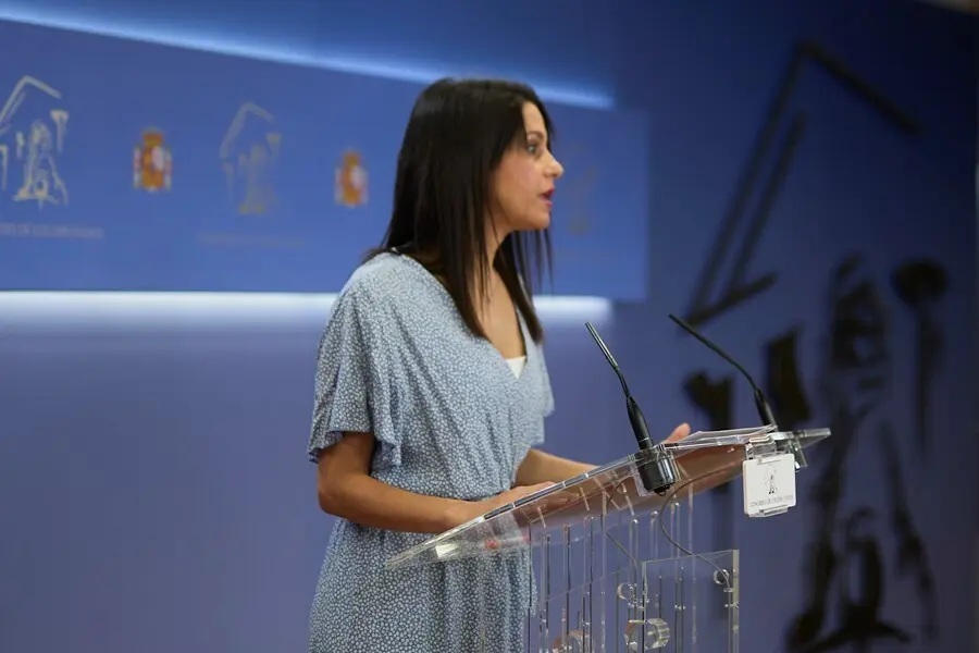 La presidenta de Ciudadanos, In&eacute;s Arrimadas, en una rueda de prensa.