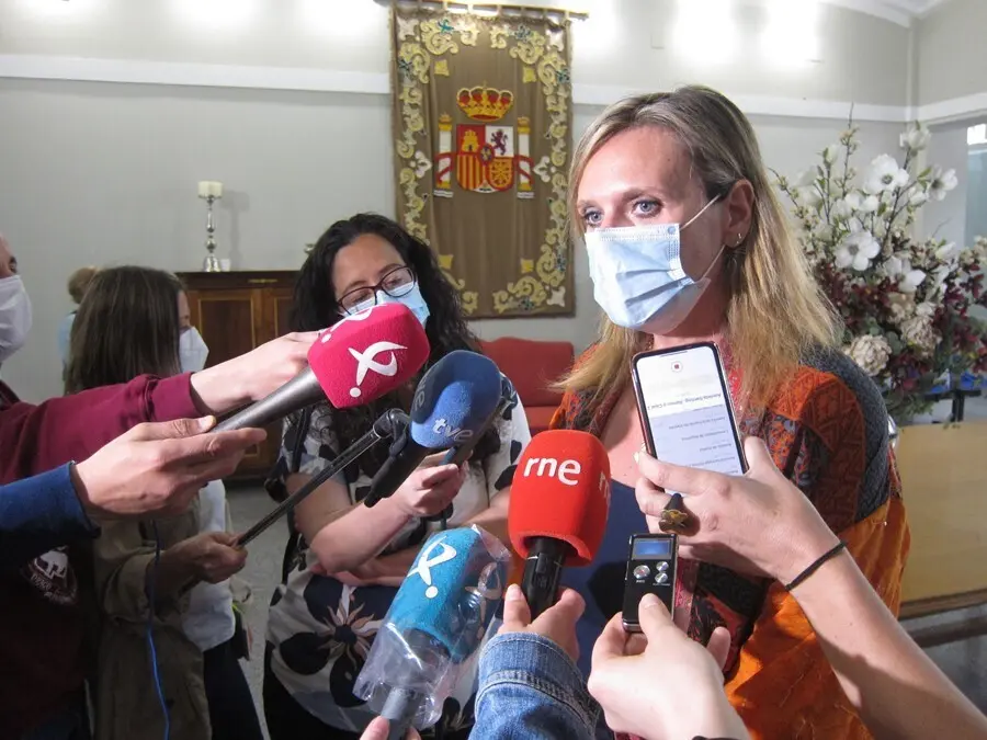 Archivo - Imagen de archivo de la delegada del Gobierno en Extremadura, Yolanda Garc&iacute;a Seco, en declaraciones a los medios de comunicaci&oacute;n