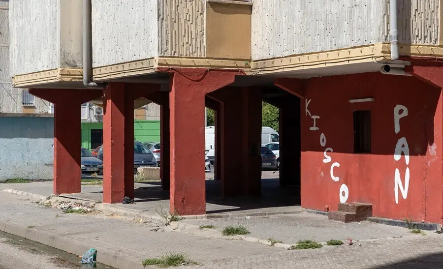 Im&aacute;genes del Pol&iacute;gono Sur de Sevilla, conocido popularmente como 'las tres mil vivienda'. Uno  de los barrios m&aacute;s pobre de Espa&ntilde;a a 02 de septiembre del 2021 en Sevilla, (Andaluc&iacute;a)