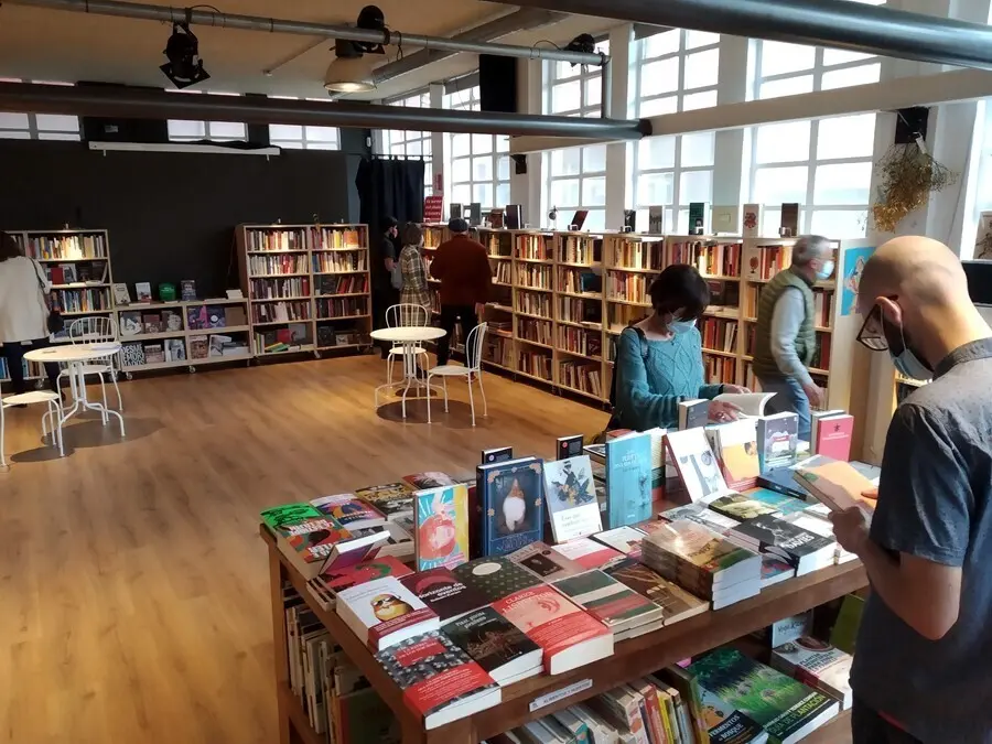 Archivo - Interior de la librer&iacute;a La Vor&aacute;gine.