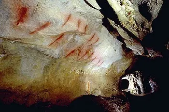Archivo - Cueva prehist&oacute;rica de Santi&aacute;n, en Pi&eacute;lagos (Cantabria)