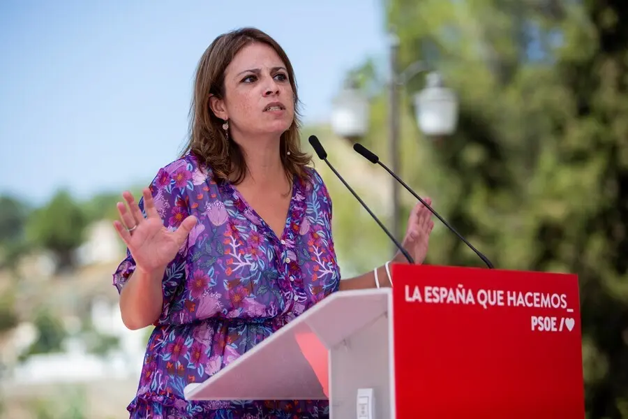 La vicesecretaria general del PSOE y portavoz en el Congreso, Adriana Lastra, durante  su intervenci&oacute;n en el acto de homenaje del PSOE a Federico Garc&iacute;a Lorca, en La Chumbera. A 18 de agosto de 2021, en Granada (Andaluc&iacute;a, Espa&ntilde;a).