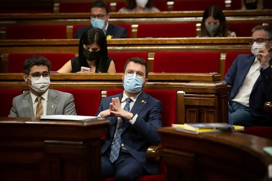 Archivo - El vicepresidente de la Generalitat, Jordi Puigner&oacute;, y el presidente, Pere Aragon&egrave;s. ARCHIVO.