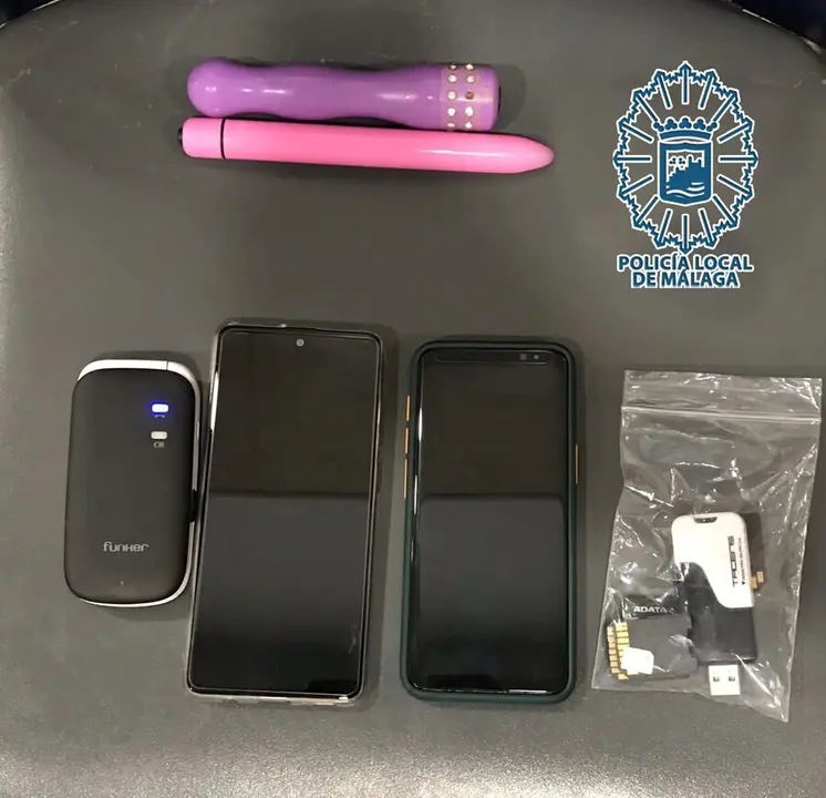 Efectos intervenidos a un hombre con pornograf&iacute;a infantil en uno de los terminales m&oacute;viles