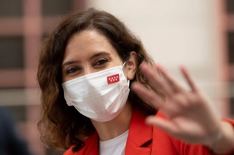 La presidenta de la Comunidad de Madrid, Isabel D&iacute;az Ayuso, sale de la sede de IBM Espa&ntilde;a tras acudir a la jornada &lsquo;Computaci&oacute;n responsable: hacia una era tecnol&oacute;gica&rsquo;, en Madrid, a 15 de septiembre de 2021, en Madrid (Espa&ntilde;a). 