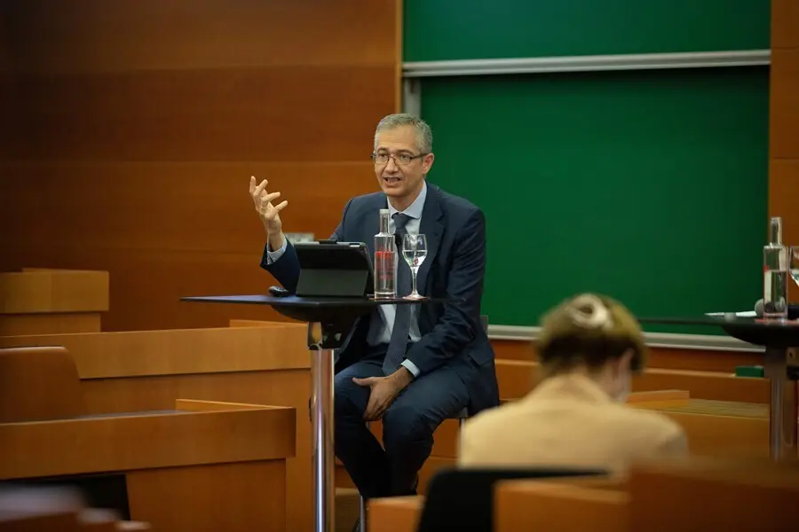 El gobernador del Banco de Espa&ntilde;a, Pablo Hern&aacute;ndez de Cos, este viernes en Iese